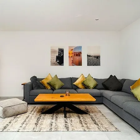 Ferienhaus In Hage With Swimming Pool Berum
